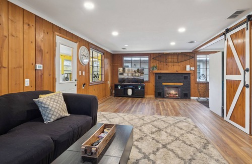 Kendall Cabaña | Charming 2-bedroom cottage on crystal clear Gravel Lake