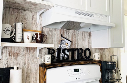 Milton Cabaña | Charming 2-bedroom cottage near Lake Koshkonong - The Overlook Too!