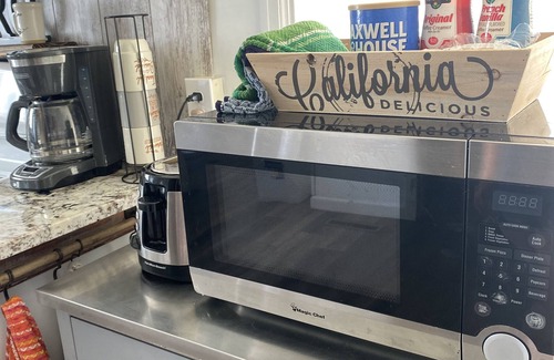 Milton Cabaña | Charming 2-bedroom cottage near Lake Koshkonong - The Overlook Too!