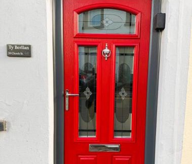 Brecon Casa | Charming 2 bedroom cottage in Brecon - families and pets welcome!