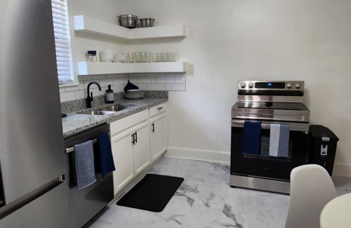 Earlewood Casa | Charming 2-bedroom duplex home in Historic Earlewood