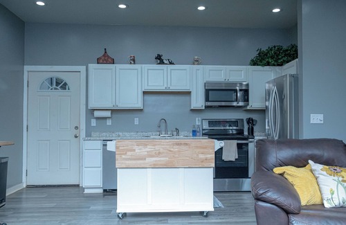 Vein Mountain Casa | Charming 2-bedroom estate with AC, fitness room in peaceful Morganton NC.