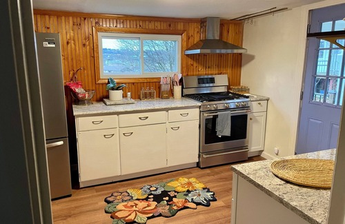 DuBois Casa | Charming 2-bedroom Gem, Scenic Views + Deck, Fire Pit