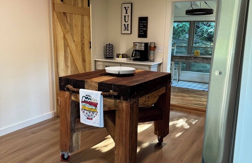 Huntsville Casa | Charming 2-bedroom house in Huntsville, AR Located in the crossroads of NW AR.