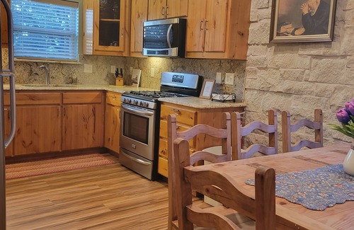 Agnes Casa | Charming 2-bedroom house on 40 acres in Springtown with pond