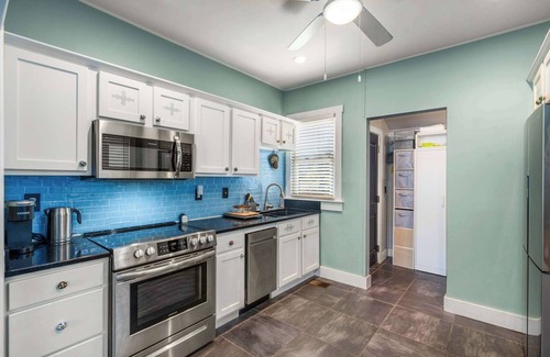 Old Hickory Casa | Charming 2-bedroom house in Old Hickory Village, Walk along the lake road.