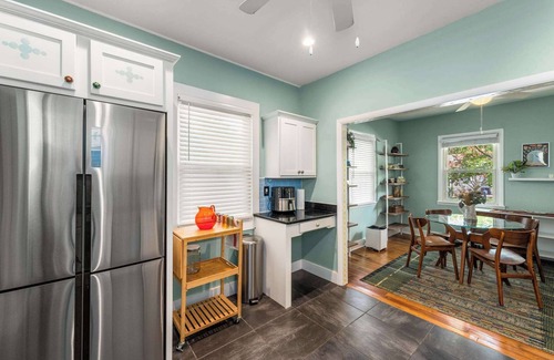 Old Hickory Casa | Charming 2-bedroom house in Old Hickory Village, Walk along the lake road.