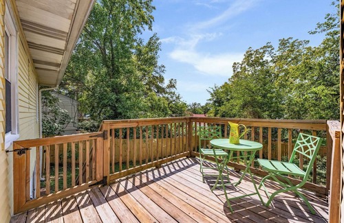 Old Hickory Casa | Charming 2-bedroom house in Old Hickory Village, Walk along the lake road.