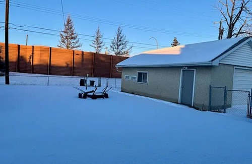 Jasper Place Casa | Charming 2-bedroom house with AC, WiFi in lovely Edmonton