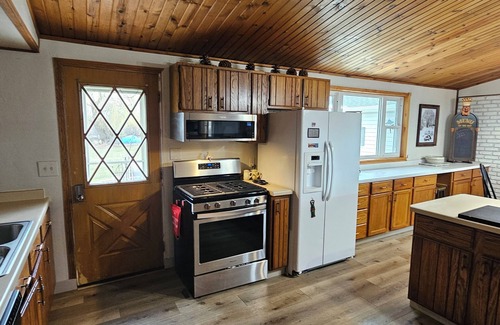 Pickett Casa | Charming 2-bedroom house with AC, WiFi in delightful Eldorado
