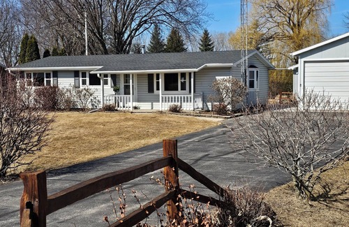 Pickett Casa | Charming 2-bedroom house with AC, WiFi in delightful Eldorado