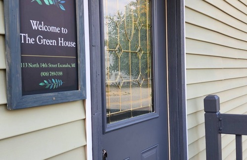 Escanaba Casa | Charming 2-bedroom house with WiFi, AC in cool Escanaba
