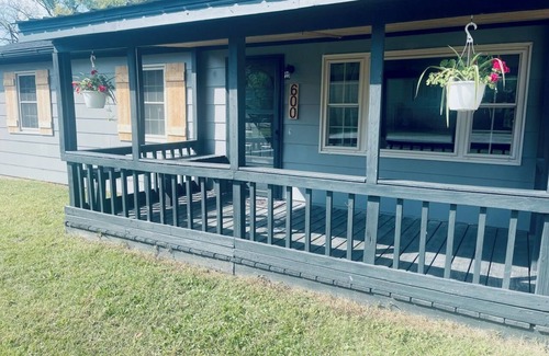 Ava Casa | Charming 2-bedroom house in Ava with WiFi and AC