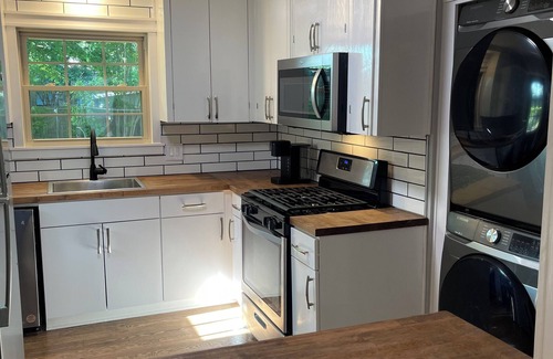 Oak Cliff Casa | Charming 2-bedroom house in Dallas with AC