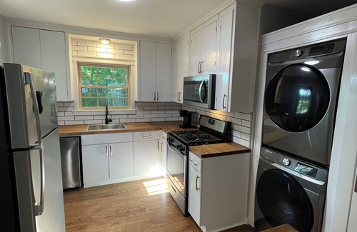 Oak Cliff Casa | Charming 2-bedroom house in Dallas with AC