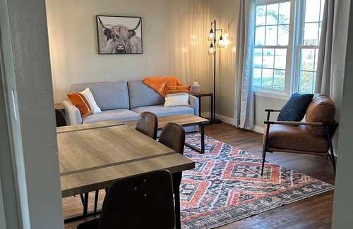 Joplin Casa | Charming 2-bedroom house with WiFi and AC in marvelous Joplin