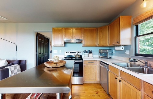 Piney Mountain Casa | Charming 2 bedroom house with stunning mountain and valley views