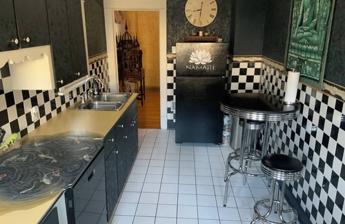 Downtown Toledo Casa | Charming 2-bedroom house with fitness room and AC in Toledo