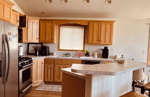 Burbank Casa | Charming 2-bedroom King+King bedroom house in near Ponca with WiFi, AC