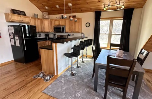 New Lisbon Cabina | Charming 2-bedroom Loft cabin in serene New Lisbon