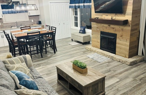 Wolf Creek Casa | Charming 2-bedroom Lake House in Marion with WiFi and AC