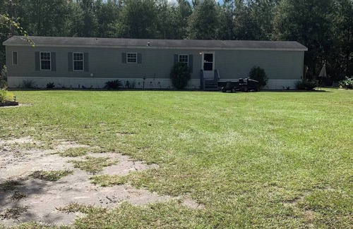 Lake City Casa | Charming 2-bedroom mobile home in Fort White with Wi-Fi, AC. Pet friendly!