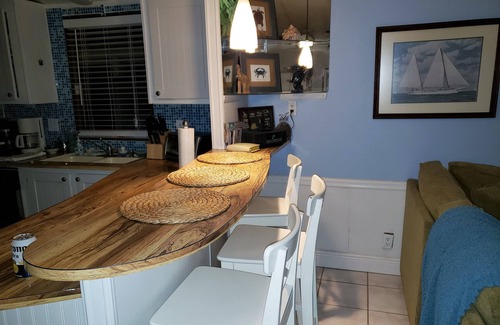 Tavernier Casa | Charming 2-bedroom mobile home with everything you need to enjoy the FL Keys.