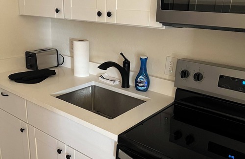 Vacation Village Casa | Charming 2-bedroom New Remodeled A-Frame House with Pool, Pickle Ball, Disney