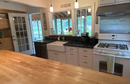 Canaan Casa | Charming 2-bedroom Queechy Lake house in enchanting Canaan with WiFi, AC.
