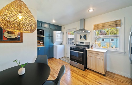 Sunset Cabaña | Charming 2-bedroom RIVERWAY COTTAGE in marvelous Boise with AC, WiFi