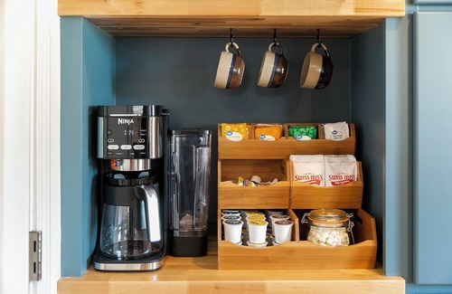 Sunset Cabaña | Charming 2-bedroom RIVERWAY COTTAGE in marvelous Boise with AC, WiFi