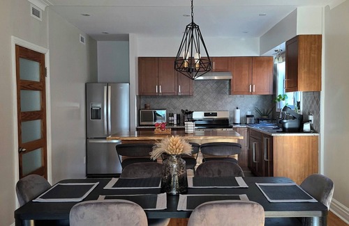 Cote-Des-Neiges—Notre-Dame-De-Grace Apartamento | Charming 2-bedroom, sleeps 6. Central, Family & PetFriendly, FREEParking