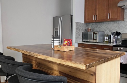 Cote-Des-Neiges—Notre-Dame-De-Grace Apartamento | Charming 2-bedroom, sleeps 6. Central, Family & PetFriendly, FREEParking