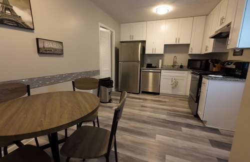 Jonesboro Casa | Charming 2-bedroom townhome with WiFi, AC in fabulous Jonesboro