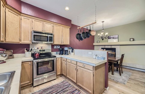 Littleton Casa | Charming 2-bedroom townhome with WiFi, AC in adorable Littleton