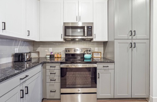 Austell Casa | Charming 2-Bedroom Townhome in Austell close to Battery, 6 Flags + Fitness room