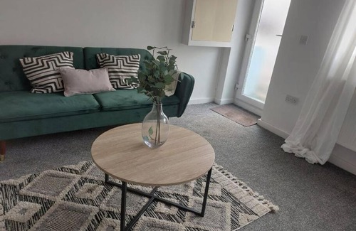 Tredegar Casa | Charming 2 BedRoom Tredegar Gem. Sleeps 4