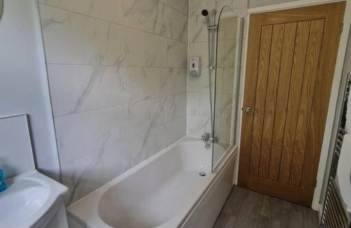 Tredegar Casa | Charming 2 BedRoom Tredegar Gem. Sleeps 4