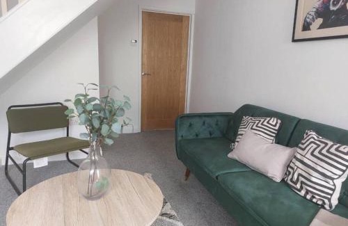 Tredegar Casa | Charming 2 BedRoom Tredegar Gem. Sleeps 4