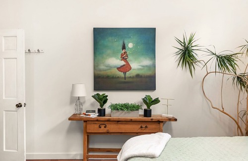 Bloomington Otro | Charming 2-bedroom farmhouse with WiFi and AC in fabulous Bloomington