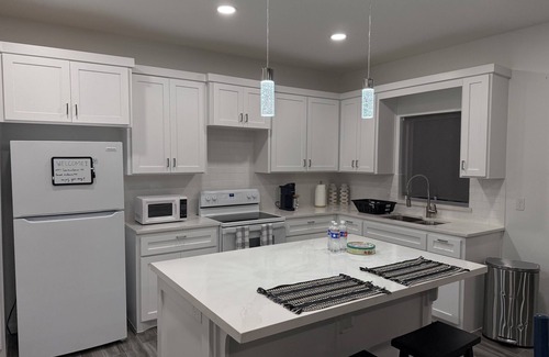 Mitte Cultural District Casa | Charming 2-bedroom house in Downtown Brownsville with AC, WIFI and Washer/Dryer