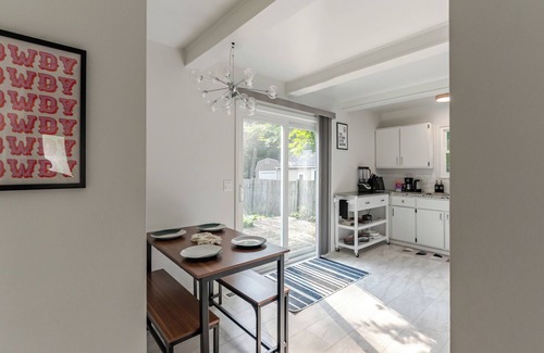 East Lansing Casa | Charming 2-bedroom townhome - 1 Mile from MSU!!