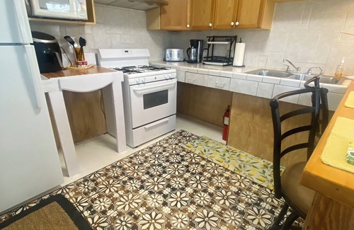 Ellwood City Casa | Charming 2-bedroom bungalow with AC, WiFi,washer and dryer, ON THE CREEK.