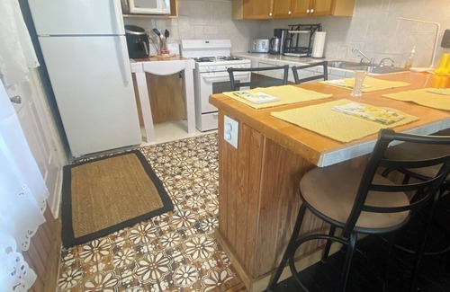 Ellwood City Casa | Charming 2-bedroom bungalow with AC, WiFi,washer and dryer, ON THE CREEK.