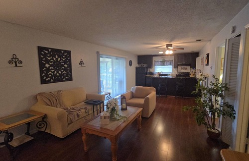 Fort Pierce Condominio | Charming 2-bedroom condo - 5 min from beach, with WiFi, AC, and Inside Laundry