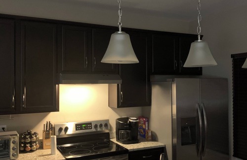 White Oak Casa | Charming 2-bedroom house in pleasant Great Falls with WiFi, AC