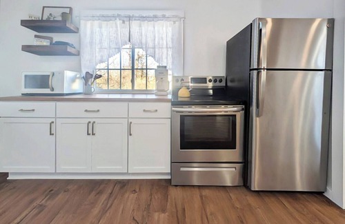Harrodsburg Casa | Charming 2-bedroom house located in lovely downtown Harrodsburg