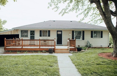 Waldron Casa | Charming 2-bedroom house comfortable cottage in the country but close to city