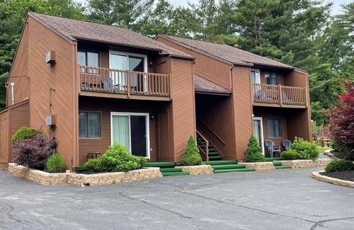 Lake George Condominio | Charming 2-bedroom condo with fitness room, WiFi in Wonderful Lake George