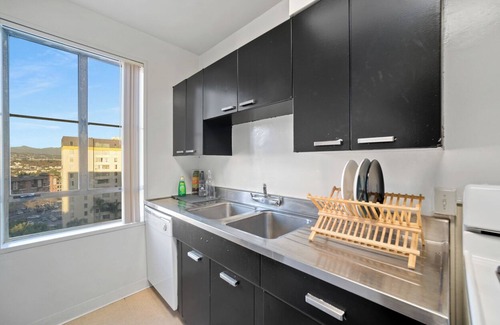Miracle Mile Apartamento | Charming 2-bedroom apartment with WiFi, AC in lovely Los Angeles
